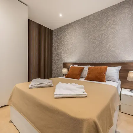 Vakantiehuis Fl6 Thelodge-2bed Terrace,garage By Homely *