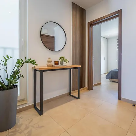 Fl6 Thelodge-2bed Terrace,garage By Homely