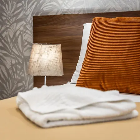 Fl6 Thelodge-2bed Terrace,garage By Homely